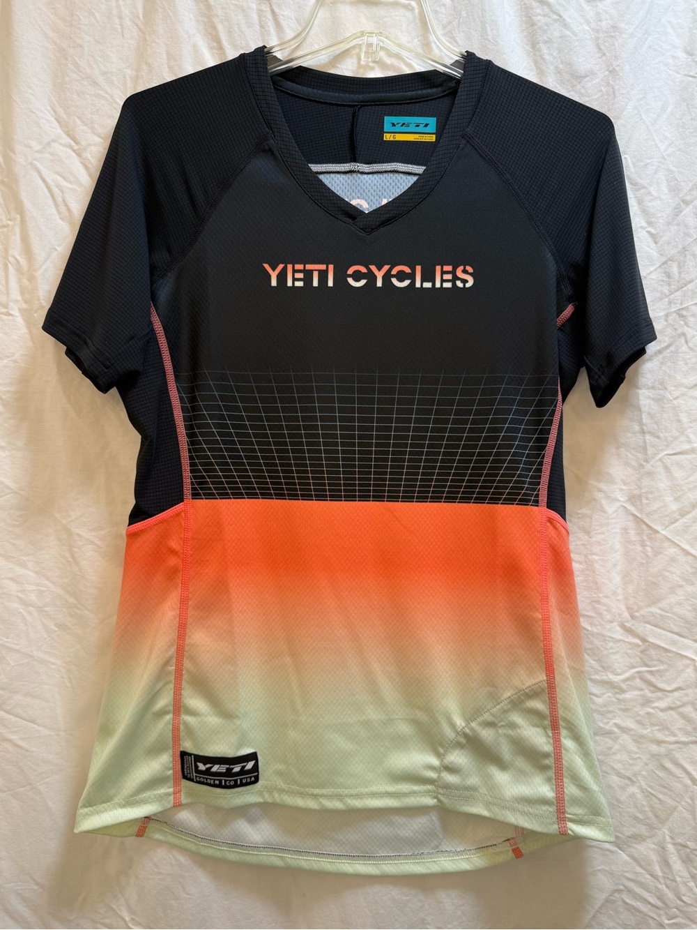 Ladies YETI Black to Coral Gradient Short Sleeve Cycling Jersey. Size Large.